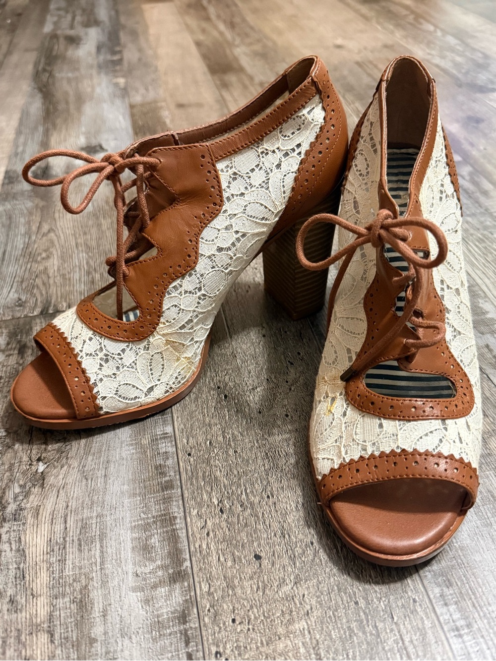 Giani Bini Lace Peep Toe Lace-Up Heels Size 8 Cognac Brown